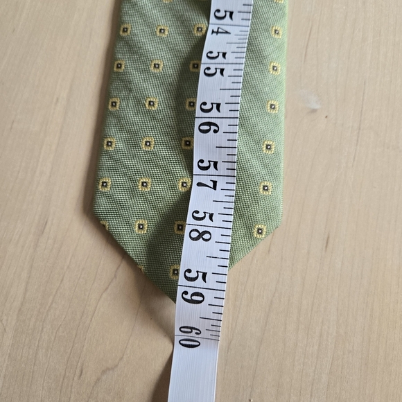 Brooks Brothers Green Tie with Yelloe Patterns - Picture 6 of 7